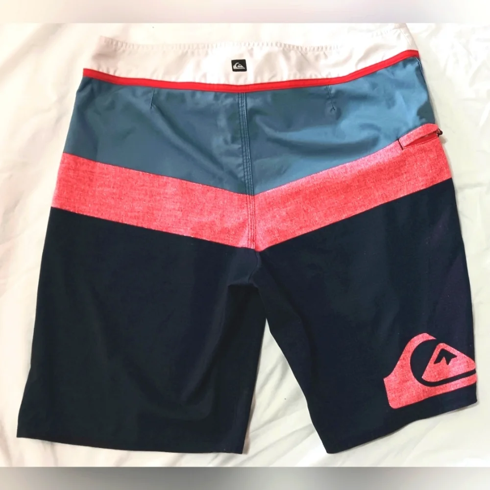 Quicksilver Board Shorts  34 Pocket and Hook & Loop Fly Surf Beach